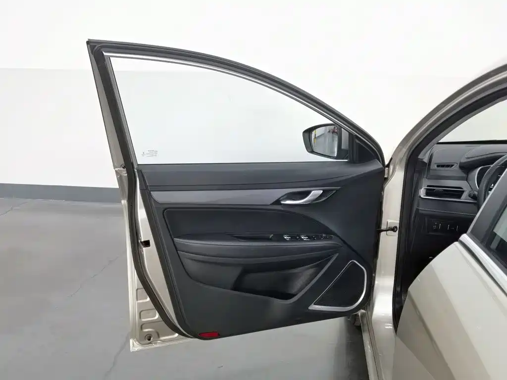Geely Emgrand — миниатюра 8