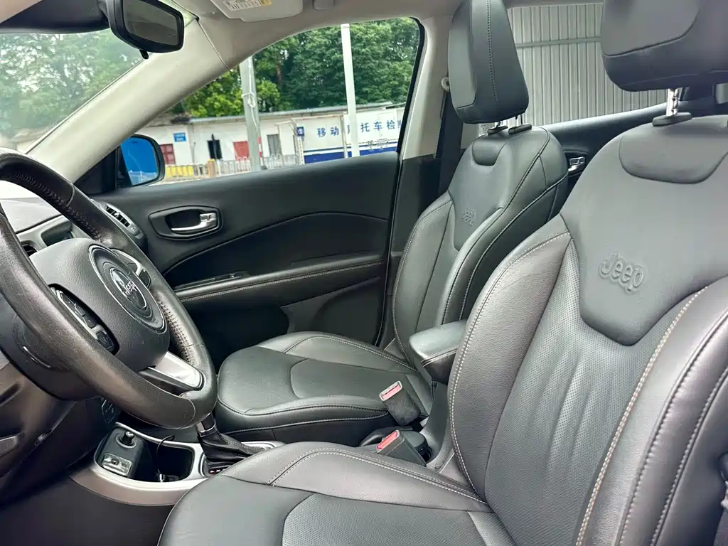 Jeep Compass — миниатюра 10