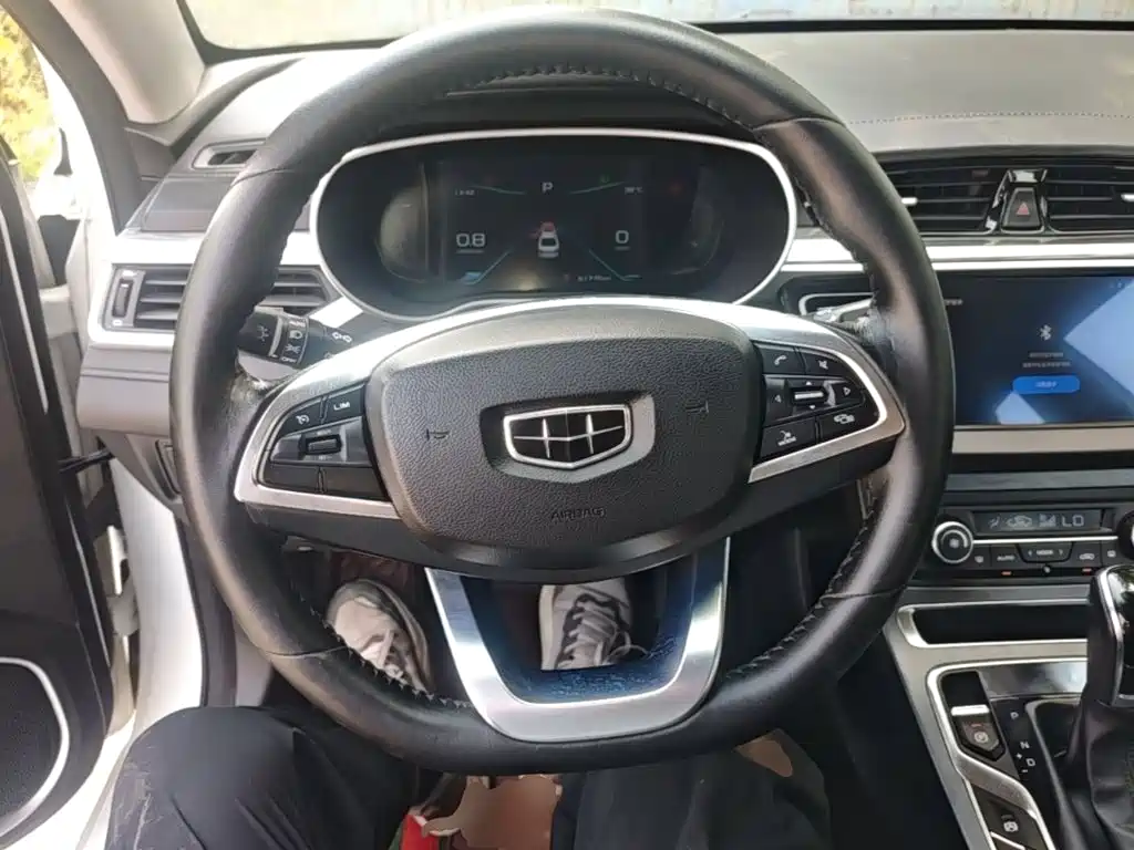 Geely Emgrand — миниатюра 11