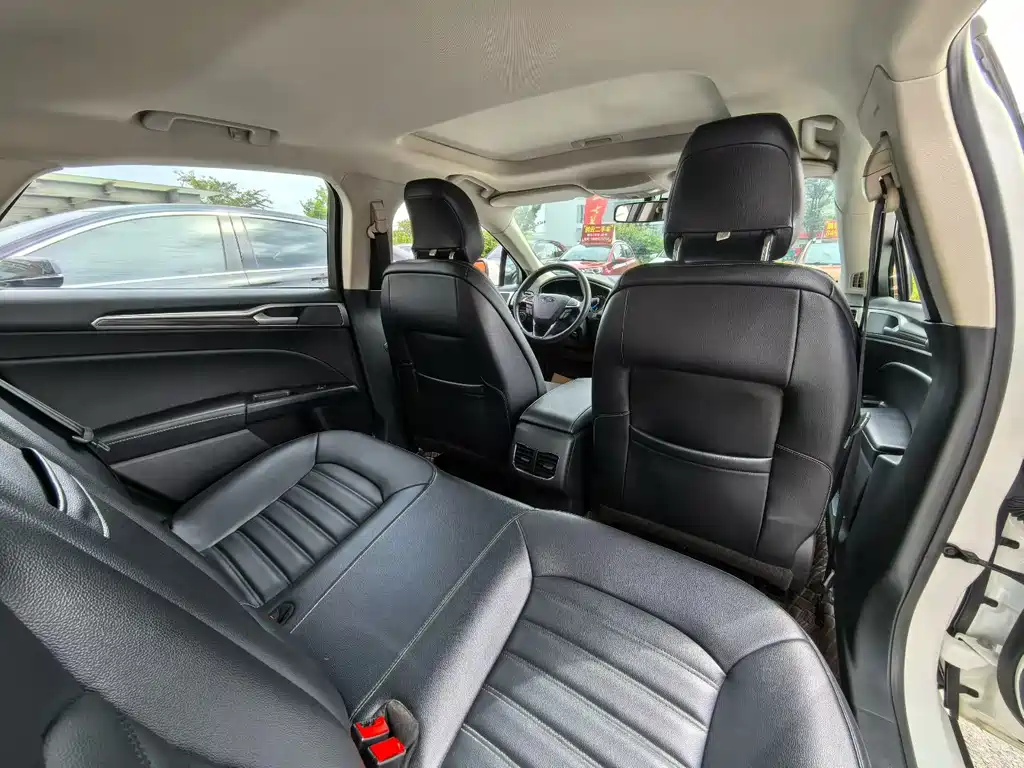 Ford Mondeo — миниатюра 9