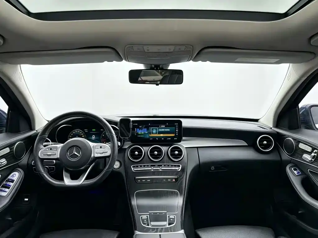 Mercedes-Benz C-Class — миниатюра 6