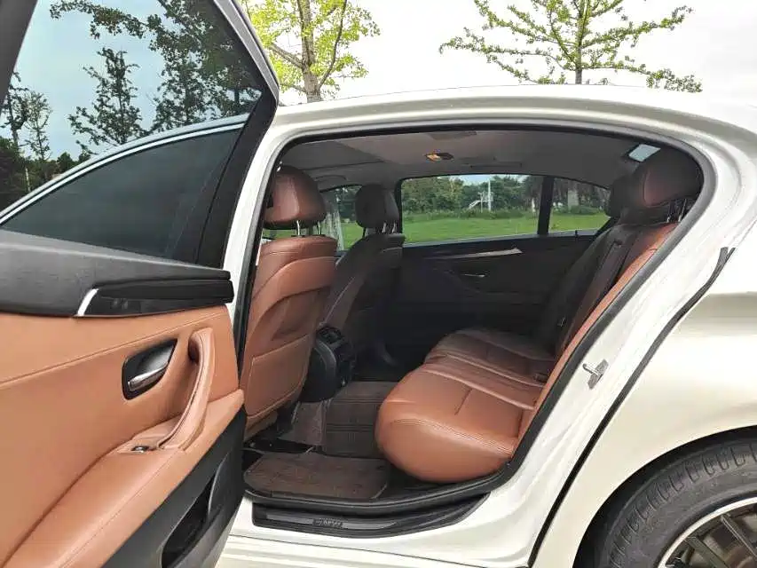 BMW 5 Series — миниатюра 5