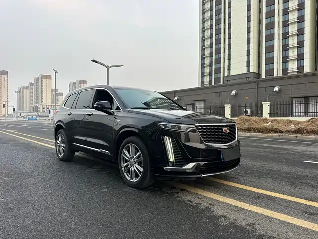 CADILLAC XT6