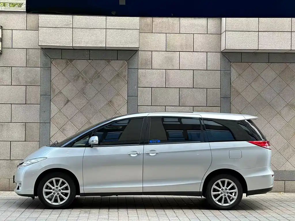Toyota Previa — миниатюра 9