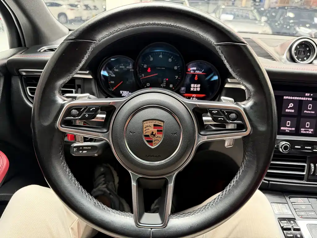 Porsche Macan — миниатюра 15