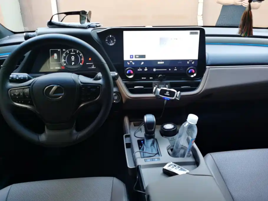 Lexus ES — миниатюра 12