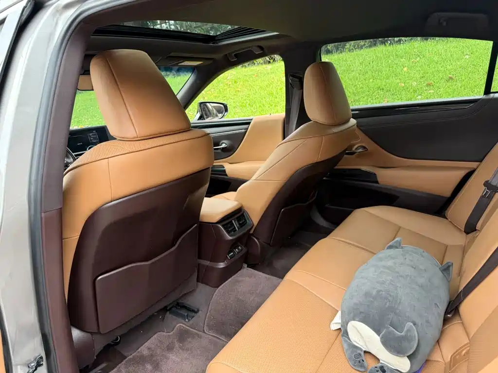 Lexus ES — миниатюра 11