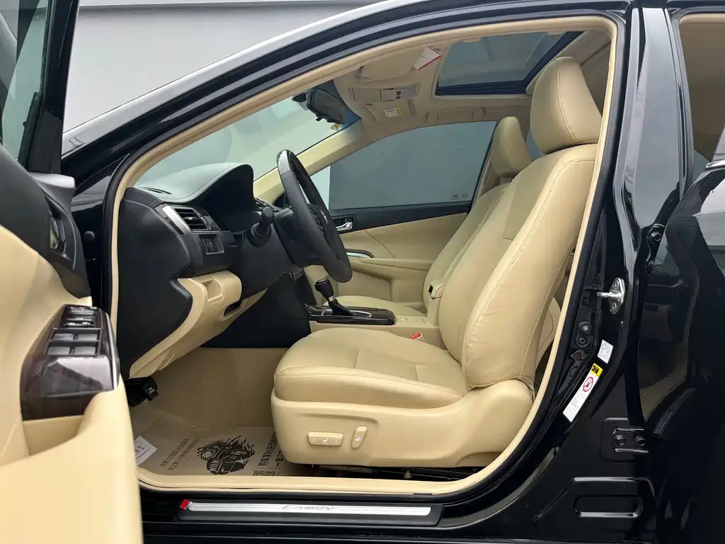 Toyota Camry — миниатюра 5