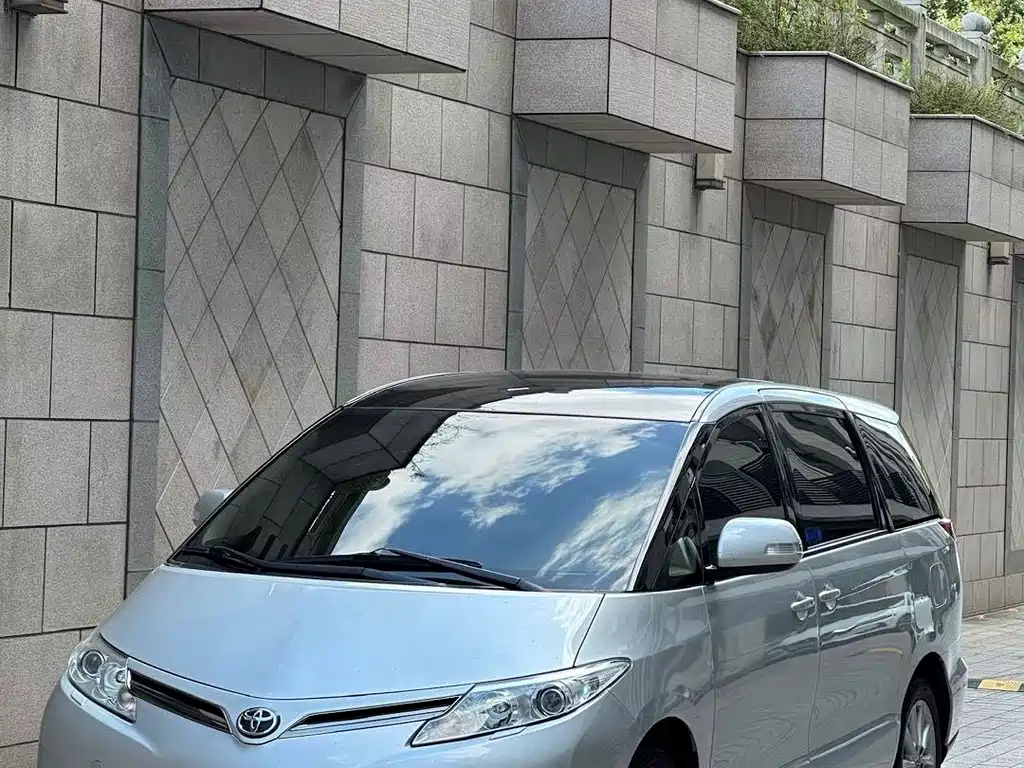 Toyota Previa — миниатюра 2