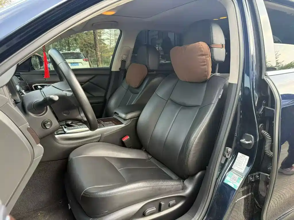 Infiniti Q70 — миниатюра 5