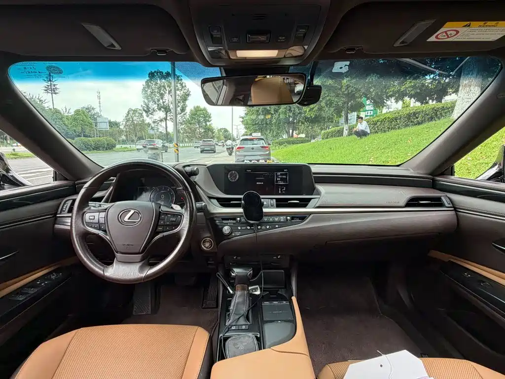 Lexus ES — миниатюра 13