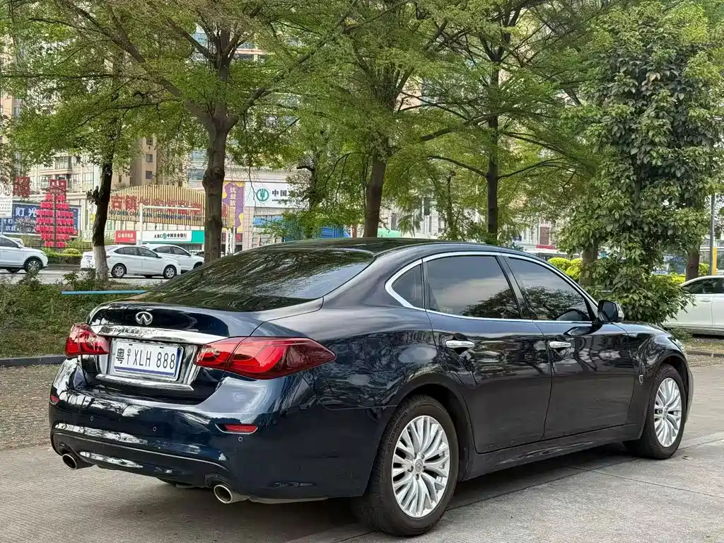 Infiniti Q70 — миниатюра 7