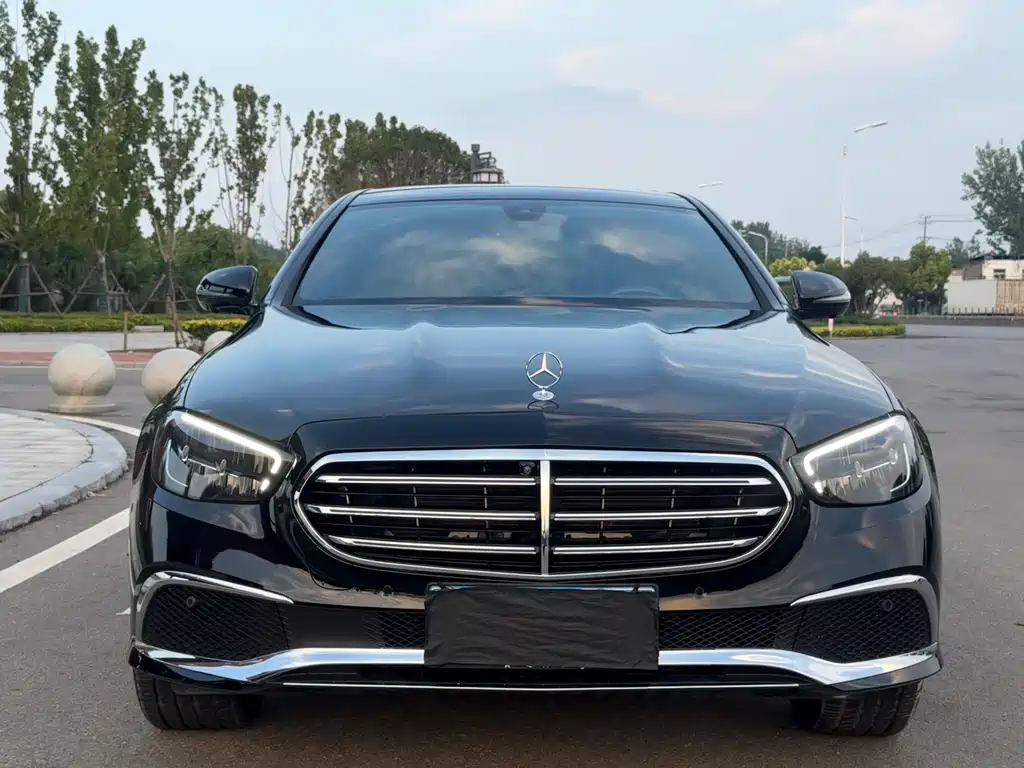 Mercedes-Benz E-Class — миниатюра 2
