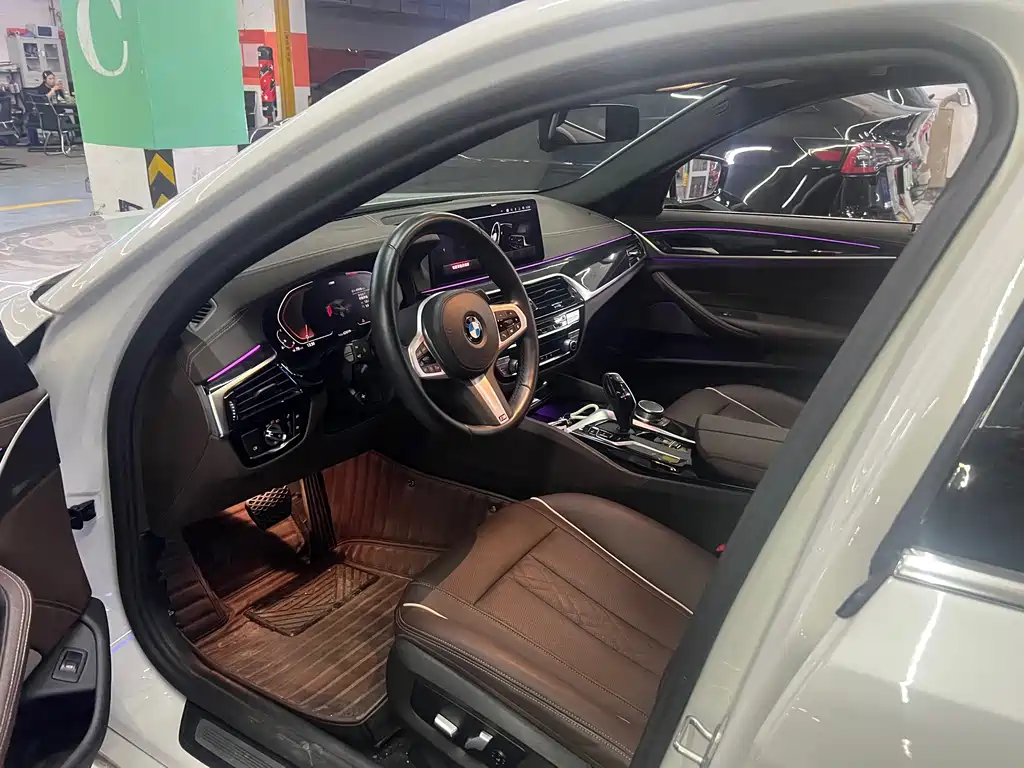 BMW 5 Series — миниатюра 5