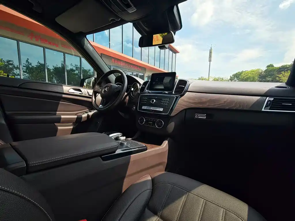 Mercedes-Benz GLE (Import) — миниатюра 15