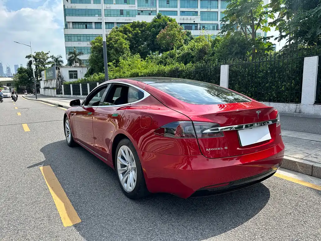 Tesla Model S — миниатюра 15