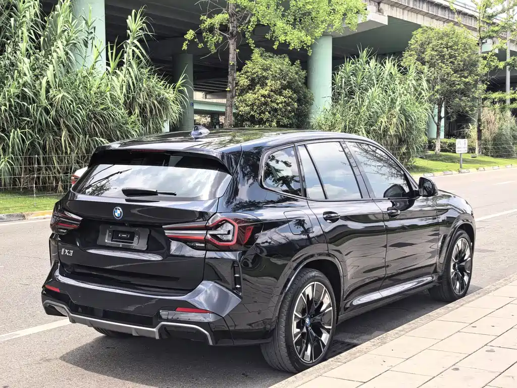 BMW iX3 — миниатюра 9