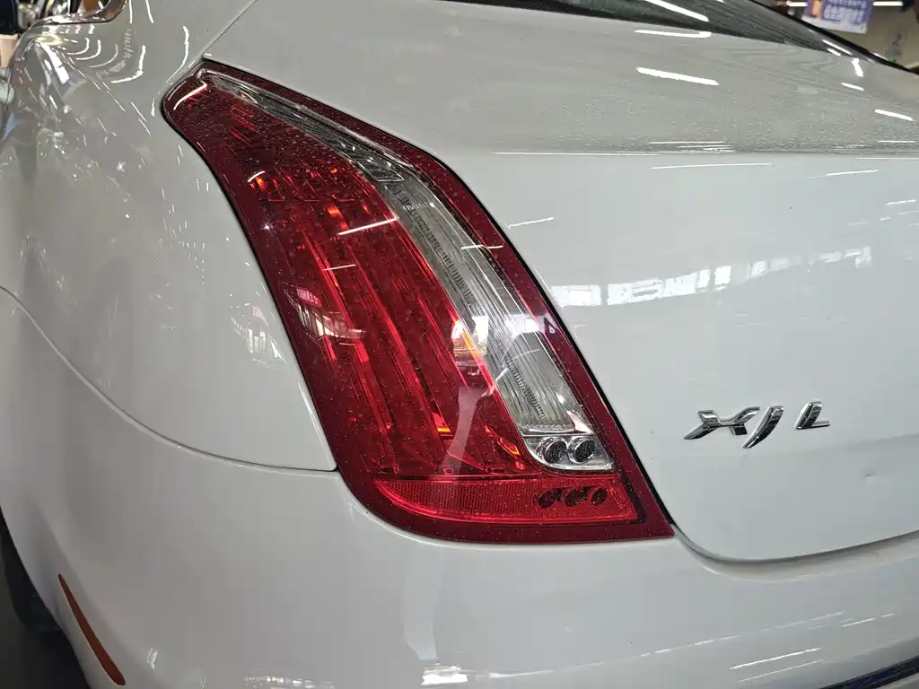 Jaguar XJ — миниатюра 9