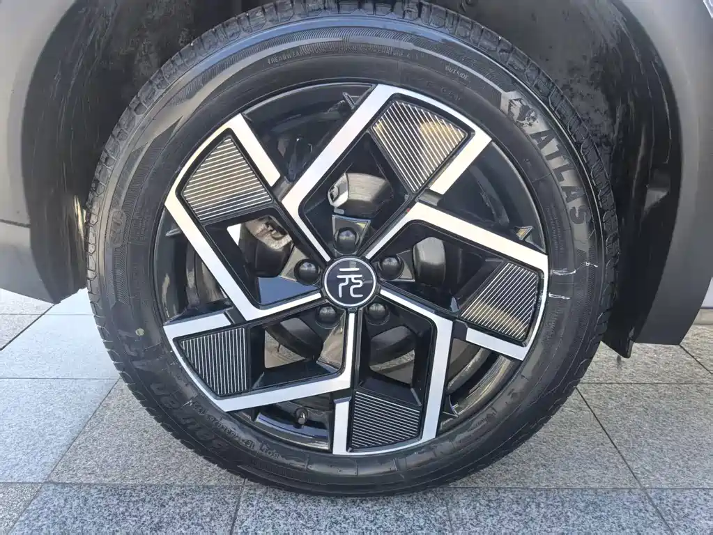 BYD Yuan Plus — миниатюра 12