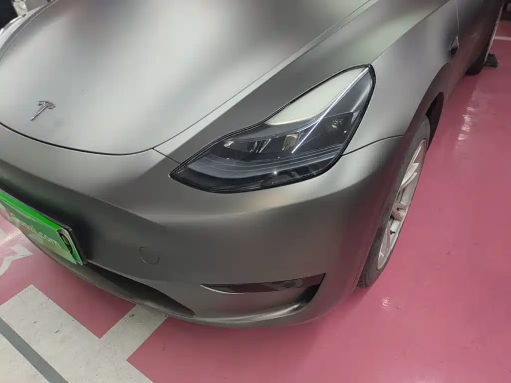 Tesla Model Y — миниатюра 24