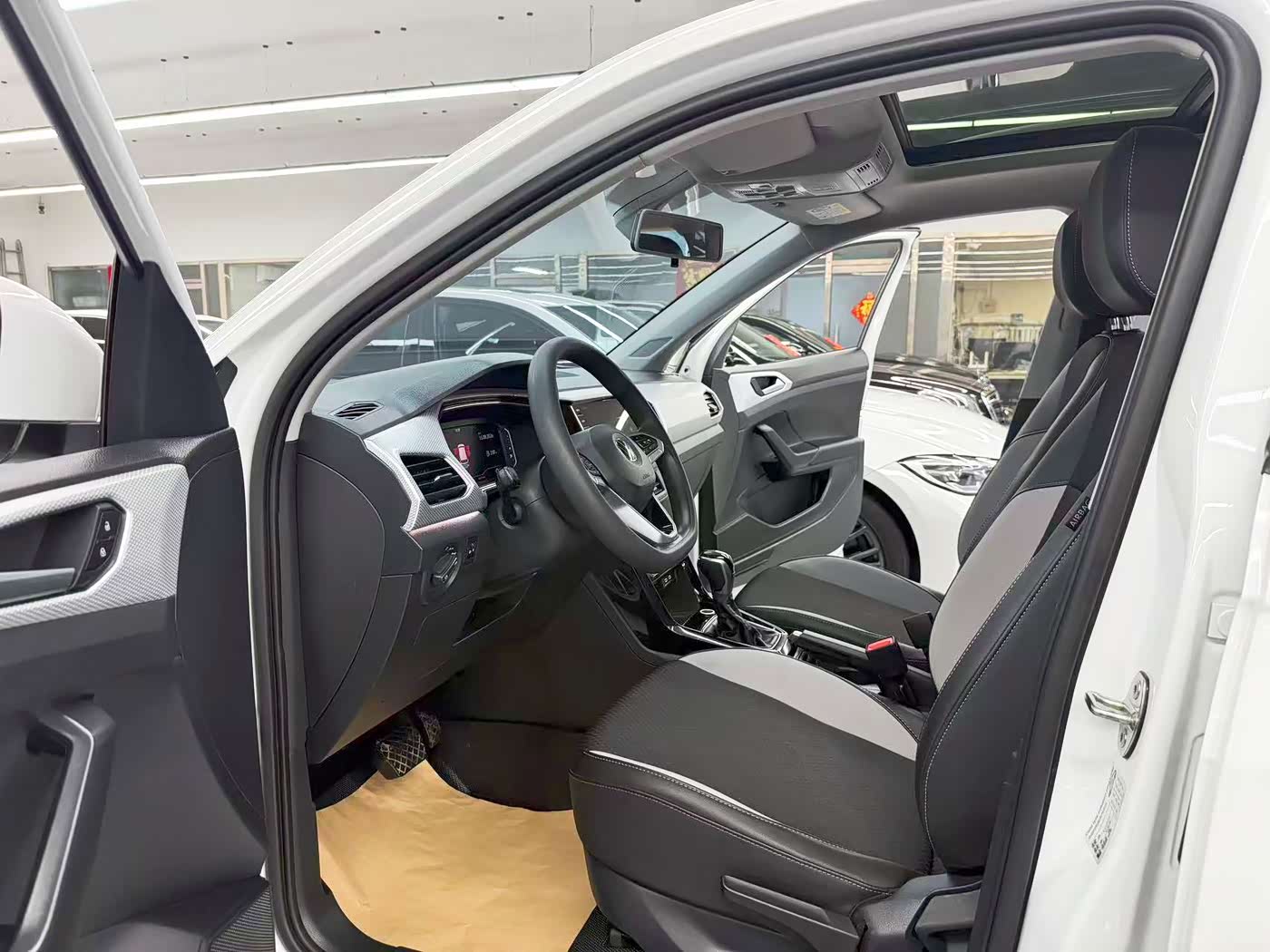 Volkswagen Tanying 1.5 л 2023 г. Белый, пробег 40000 км