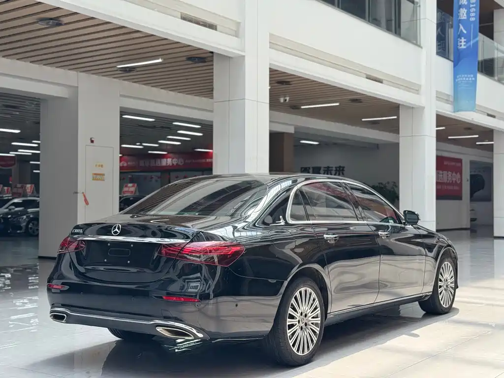 Mercedes-Benz E-Class — миниатюра 5