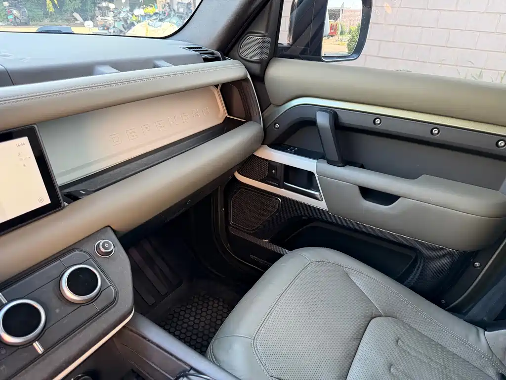 Land Rover Defender — миниатюра 7