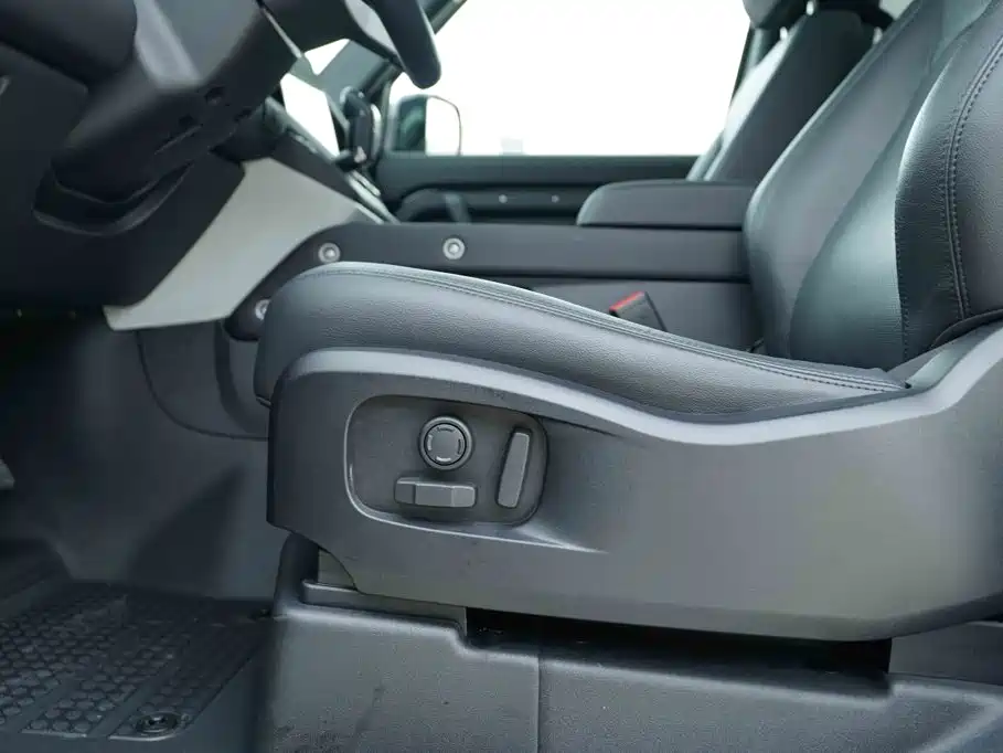 Land Rover Defender — миниатюра 12