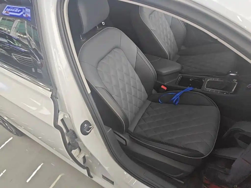 Volkswagen Sagitar — миниатюра 25