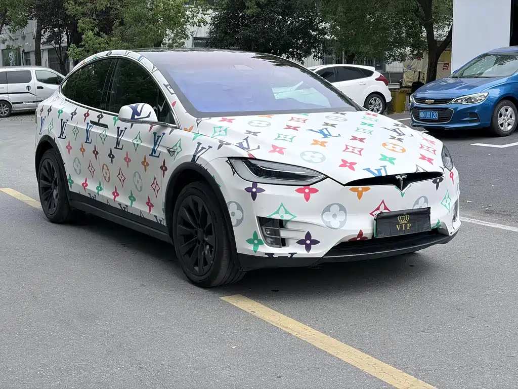 Tesla Model X — миниатюра 2