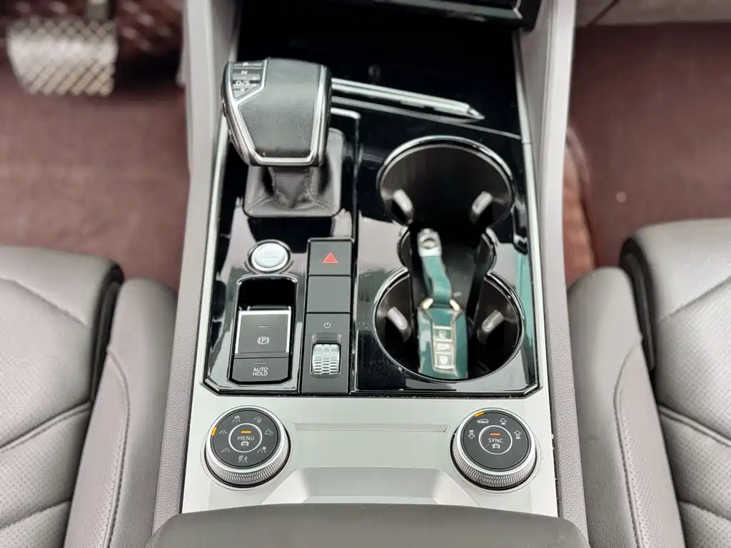 Volkswagen Touareg — миниатюра 14
