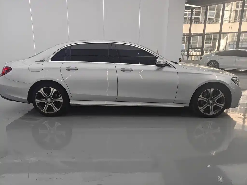 Mercedes-Benz E-Class — миниатюра 4