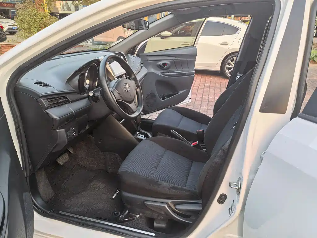 TOYOTA YARIS L TO ENJOY