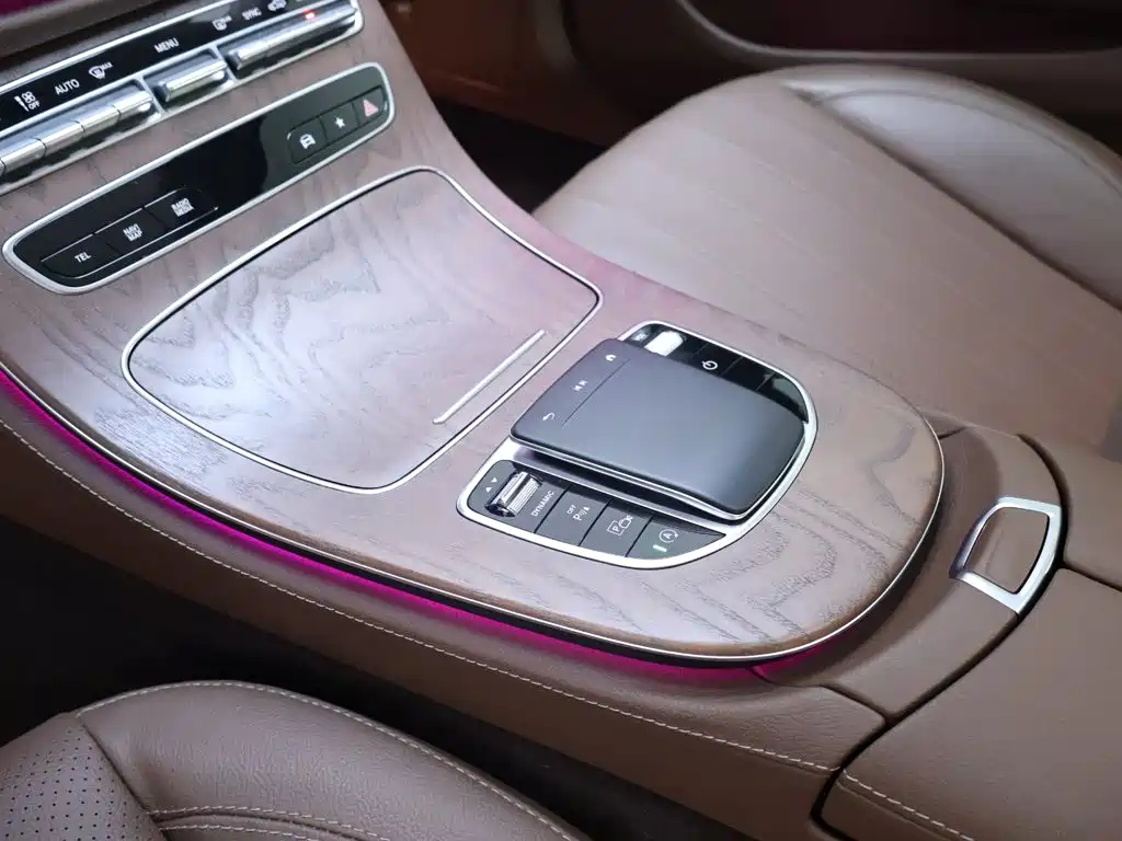 Mercedes-Benz E-Class — миниатюра 12
