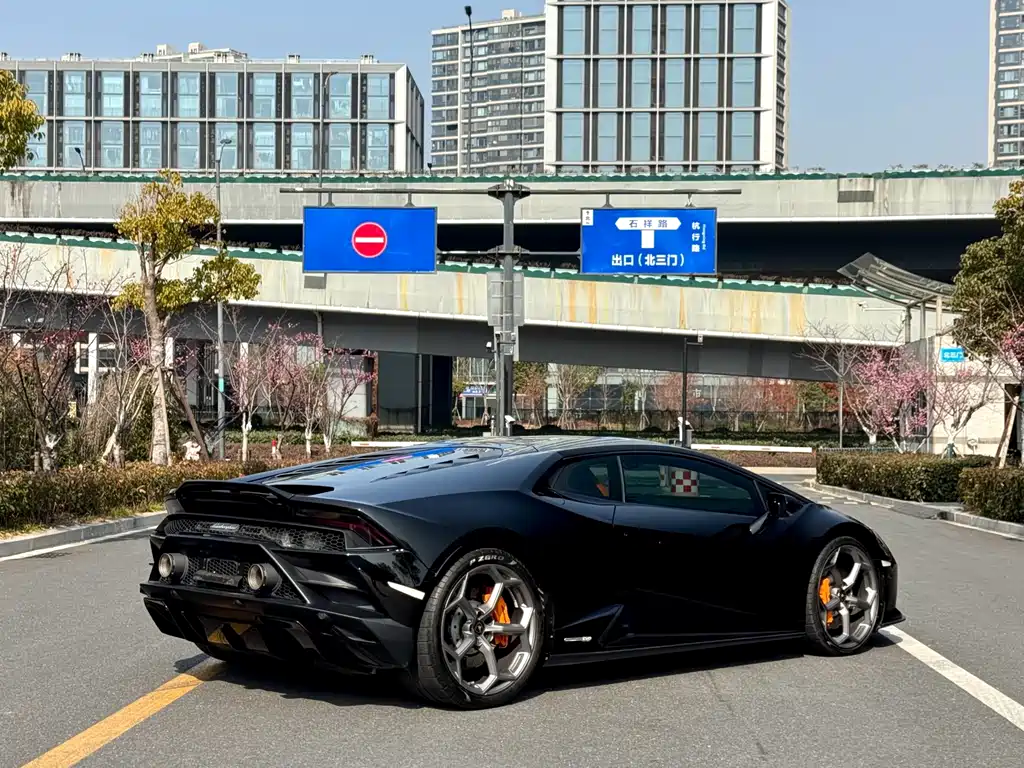 LAMBORGHINI HURACÁN