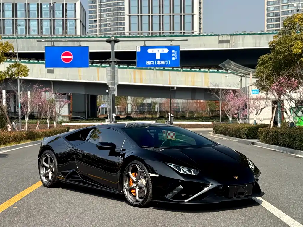 LAMBORGHINI HURACÁN