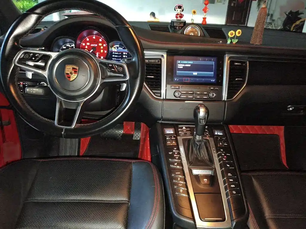 Porsche Macan — миниатюра 13