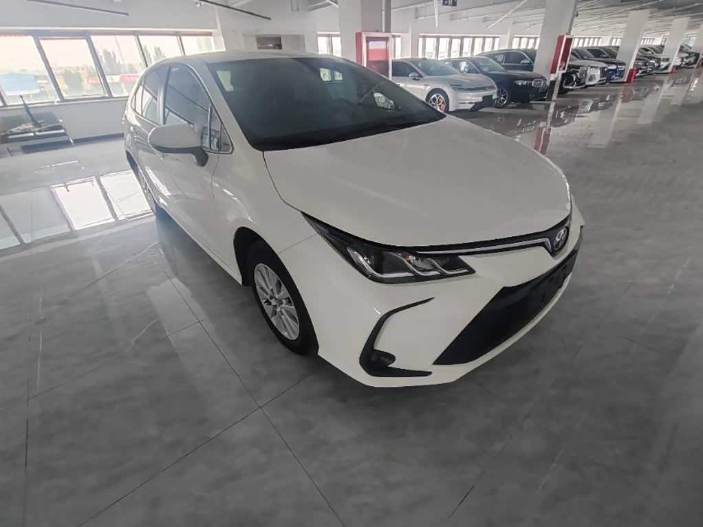Toyota Corolla 1.2 л 2023 г. Белый, пробег 20000 км