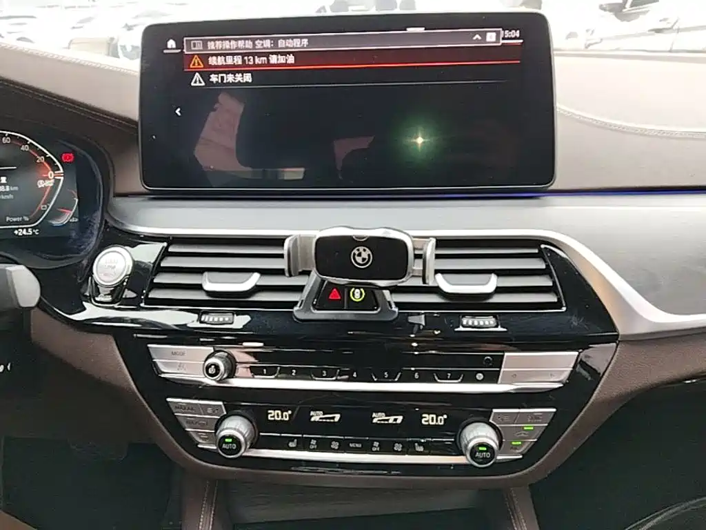 BMW 5 Series — миниатюра 13