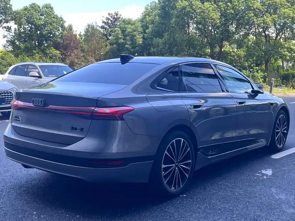 Audi A6L e-tron — миниатюра 5