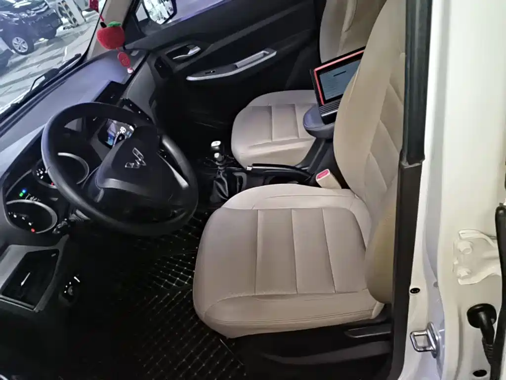 Wuling Hongguang — миниатюра 15