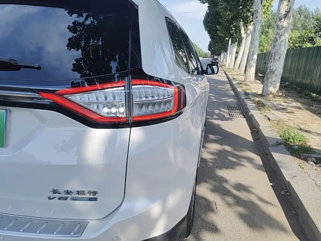 Ford Edge — миниатюра 8