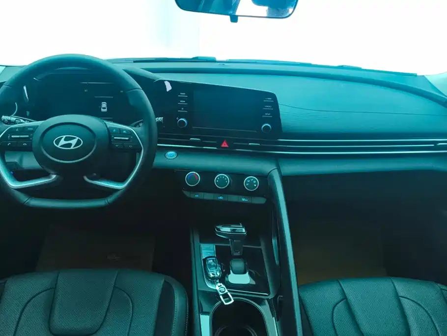 Hyundai Elantra — миниатюра 12