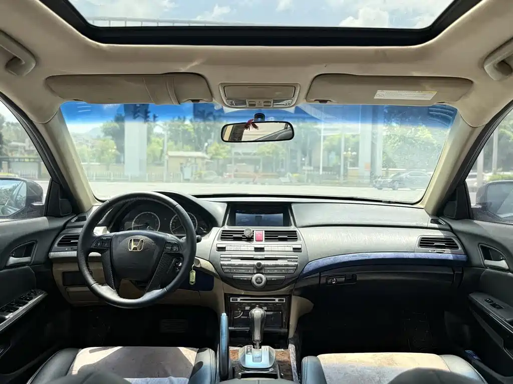 Honda Accord — миниатюра 9