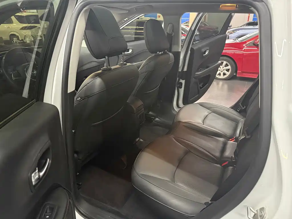 Jeep Compass — миниатюра 5