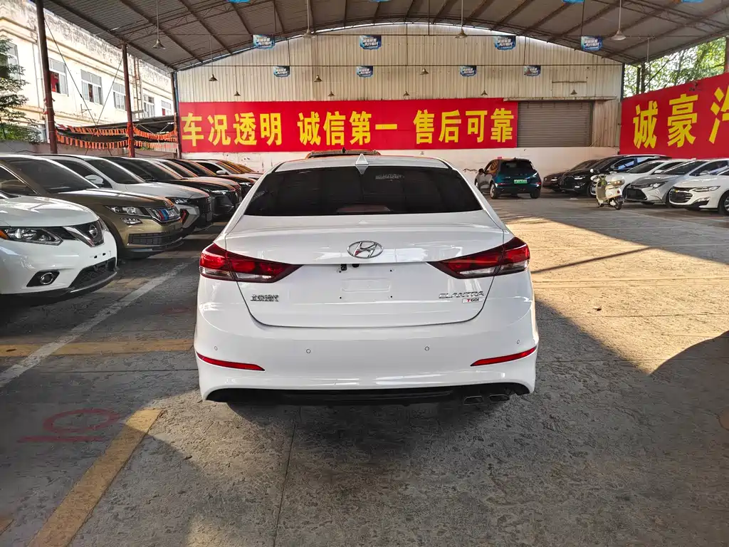 Hyundai Elantra — миниатюра 10