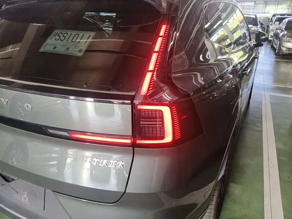 Volvo XC70 PHEV — миниатюра 8