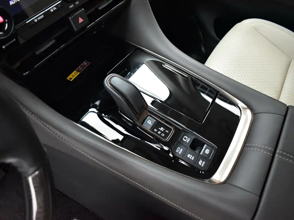 Toyota Alphard — миниатюра 13