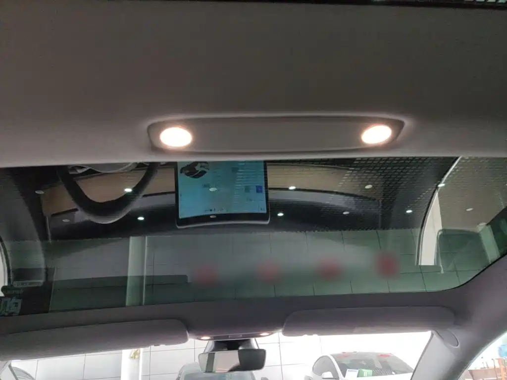 Tesla Model 3 — миниатюра 15
