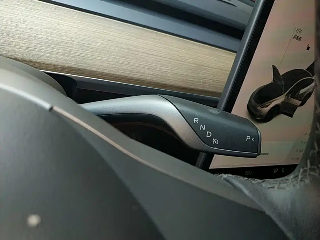 Tesla Model Y — миниатюра 14